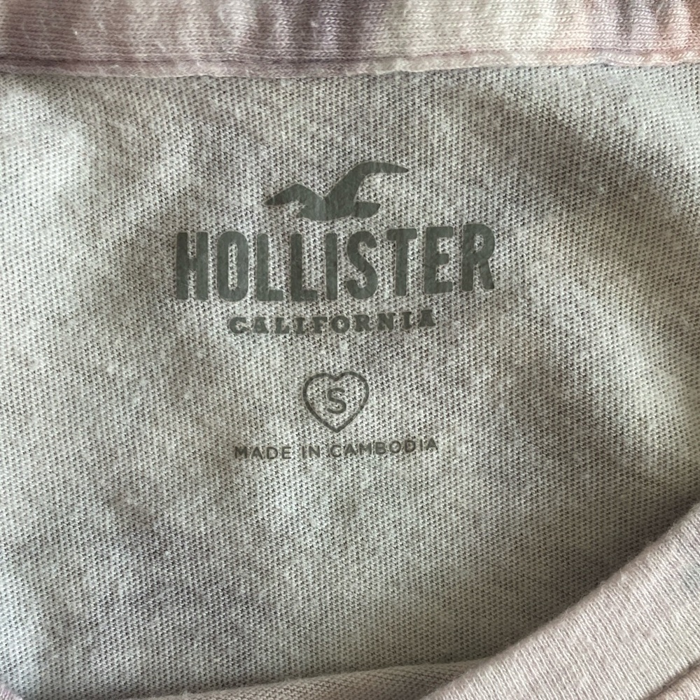 Two Women’s Hollister Shirts- (Multicolor) and the other one is Red - Picture 3 of 5
